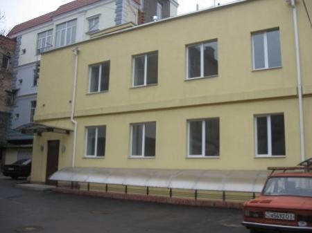 Двухэтажное отдельно стоящее здание Польская/Бунина
