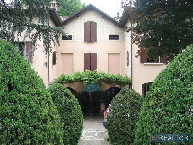 Фото 2. Элитная недвижимость в Италии, престижная вилла в Reggio Emilia.