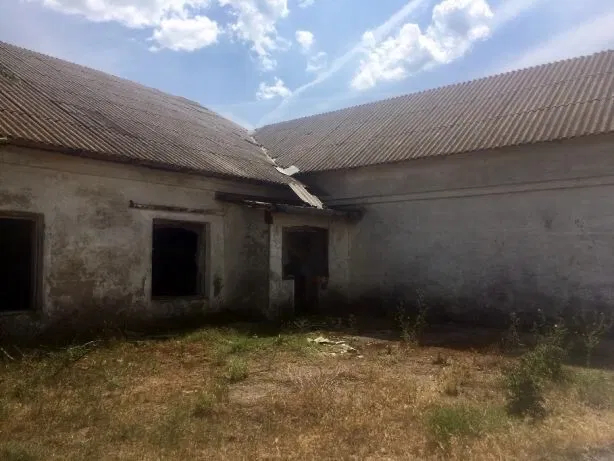 Фото 4. Продам здание бывшей животноводческой фермы Беляевка