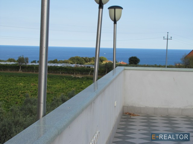 Фото 3. Недвижимость в Италии на море, вилла в Francavilla al Mare (CH)