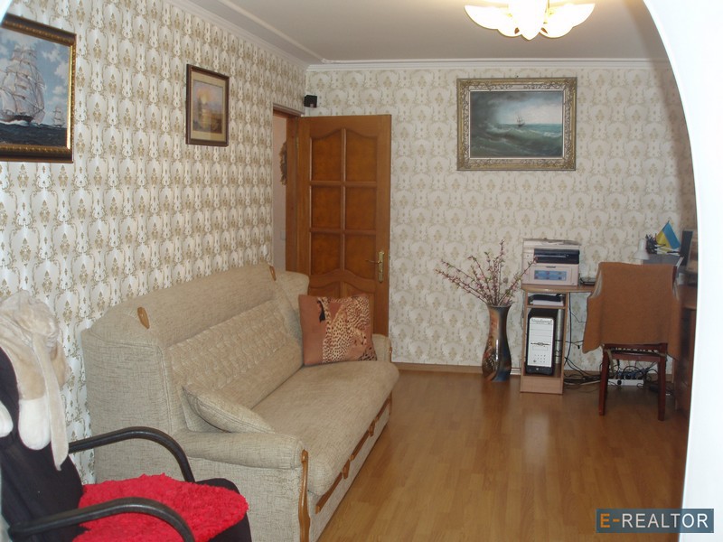 Продам 3-х комнатную квартиру в Ялте с ремонтом и мебелью