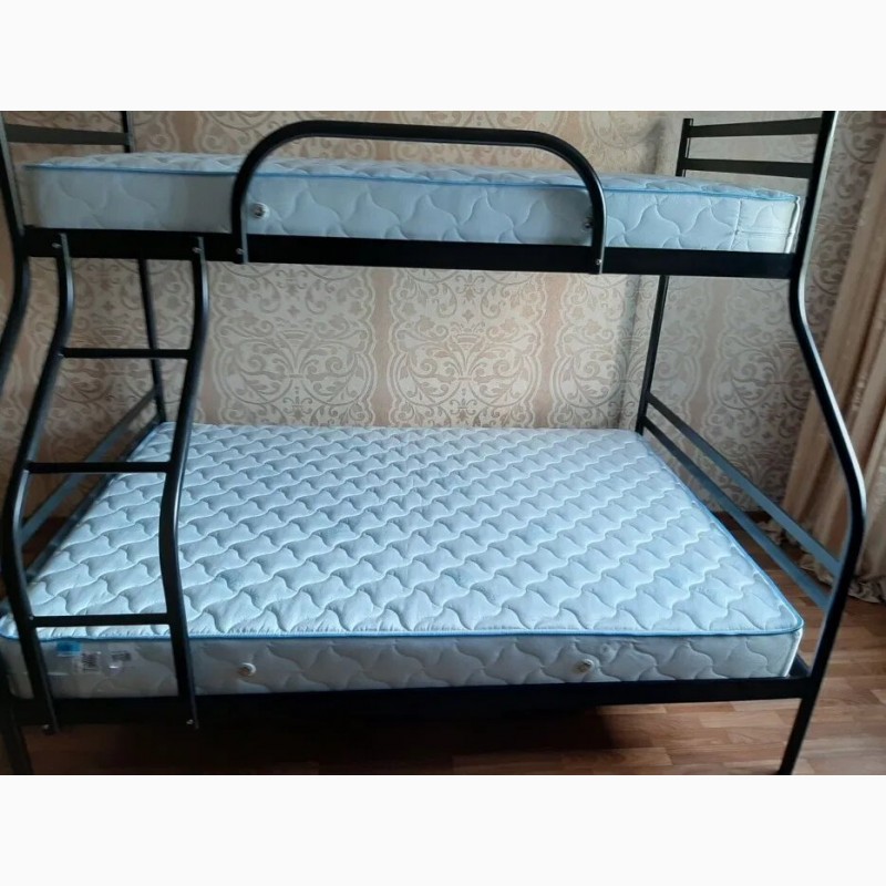 Фото 7. Двухъярусные металлические кровати