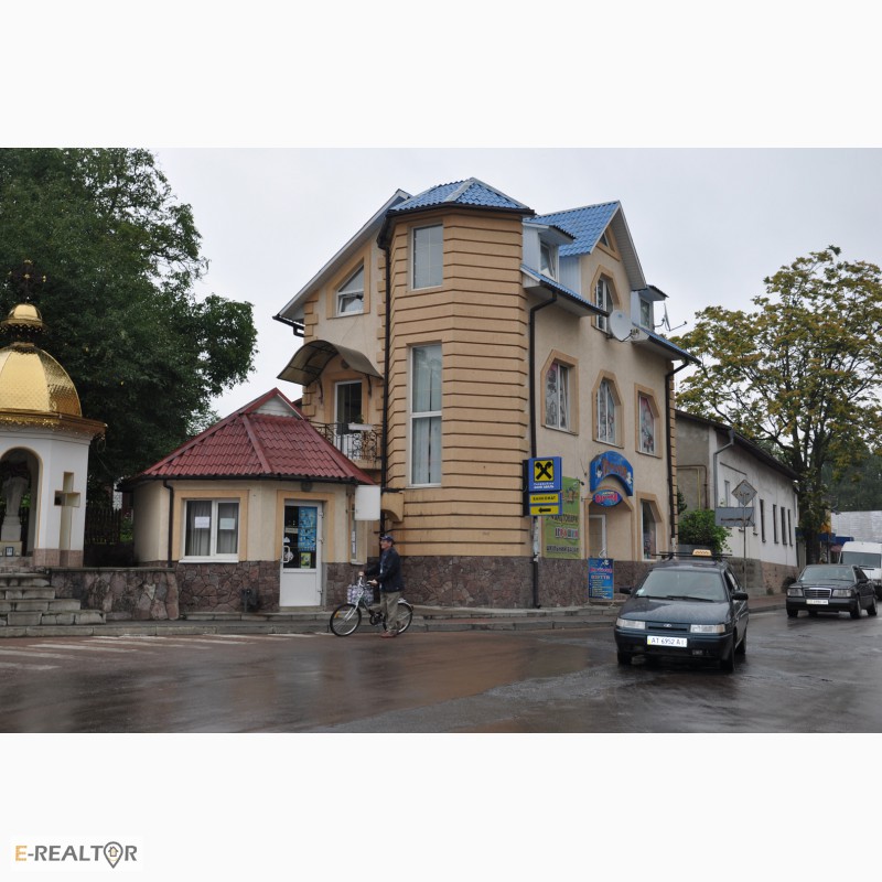 Фото 2. Здание в центре г. Косов под коммерческую деятельность, магазины, офис и жилая квартира