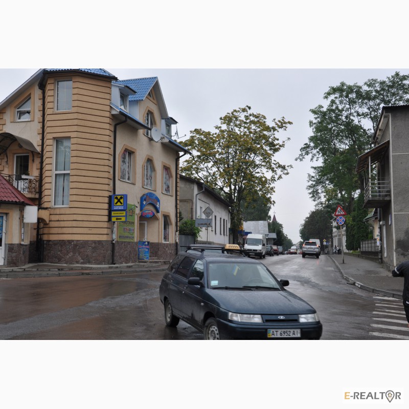 Фото 4. Здание в центре г. Косов под коммерческую деятельность, магазины, офис и жилая квартира