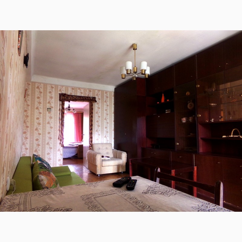 Фото 2. Сдам 3-комнатную квартиру в Киеве рядом с метро Левобережная, Посуточно