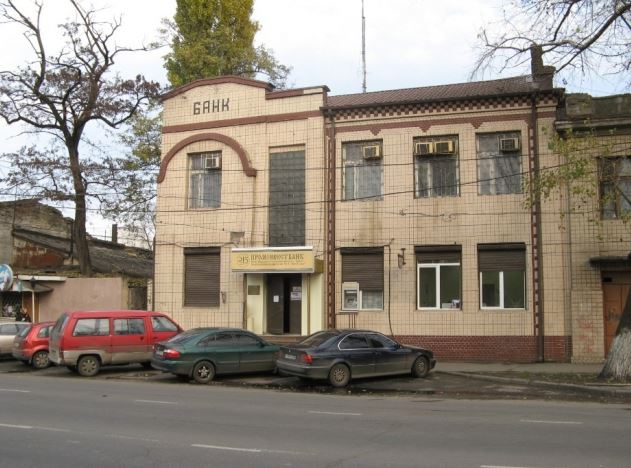 Двухэтажное здание Ат.Головатого/Плыгуна