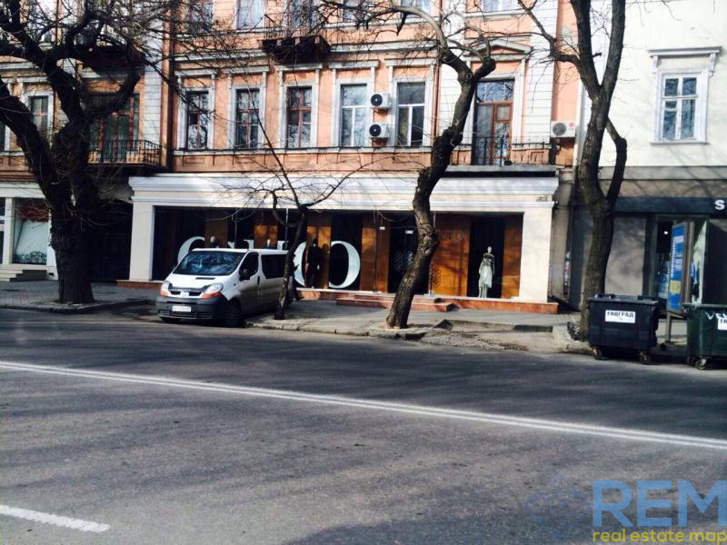 Продам помещение под магазин в центре Одессы